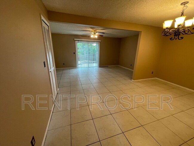 Building Photo - 4435 Brook Hollow Cir