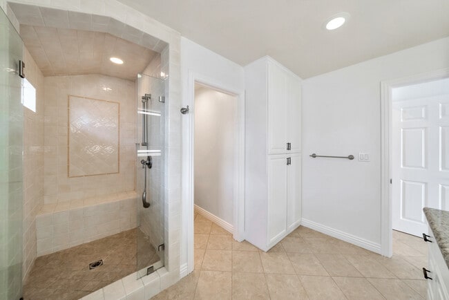 Building Photo - 3116 Breakers Dr