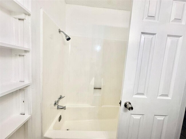 Building Photo - 7221 Ellington Cir