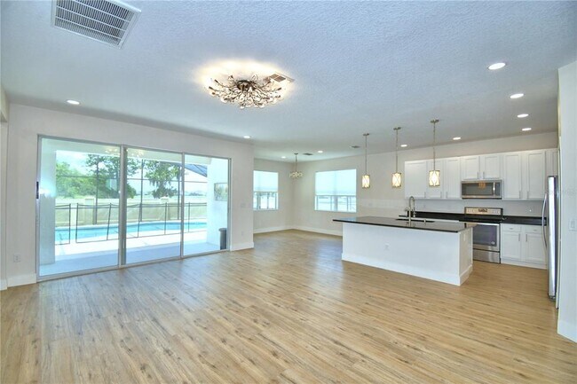 Building Photo - 2673 Calistoga Ave