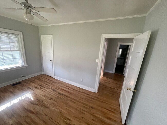 Building Photo - 3 Bedroom House Near Piggly Wiggly