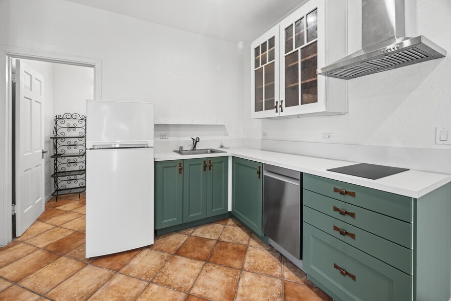 Building Photo - 166 N Arnaz Dr