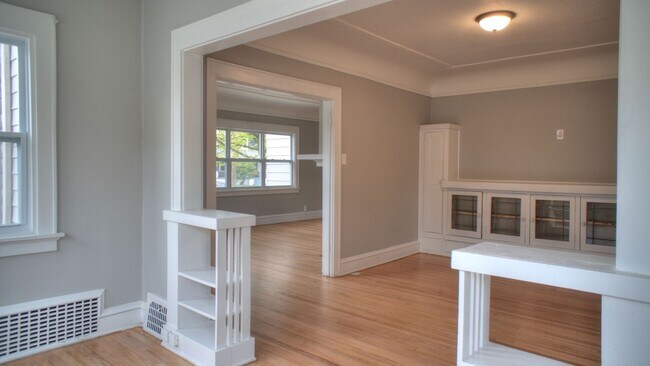 Building Photo - 2865 N Frederick Ave