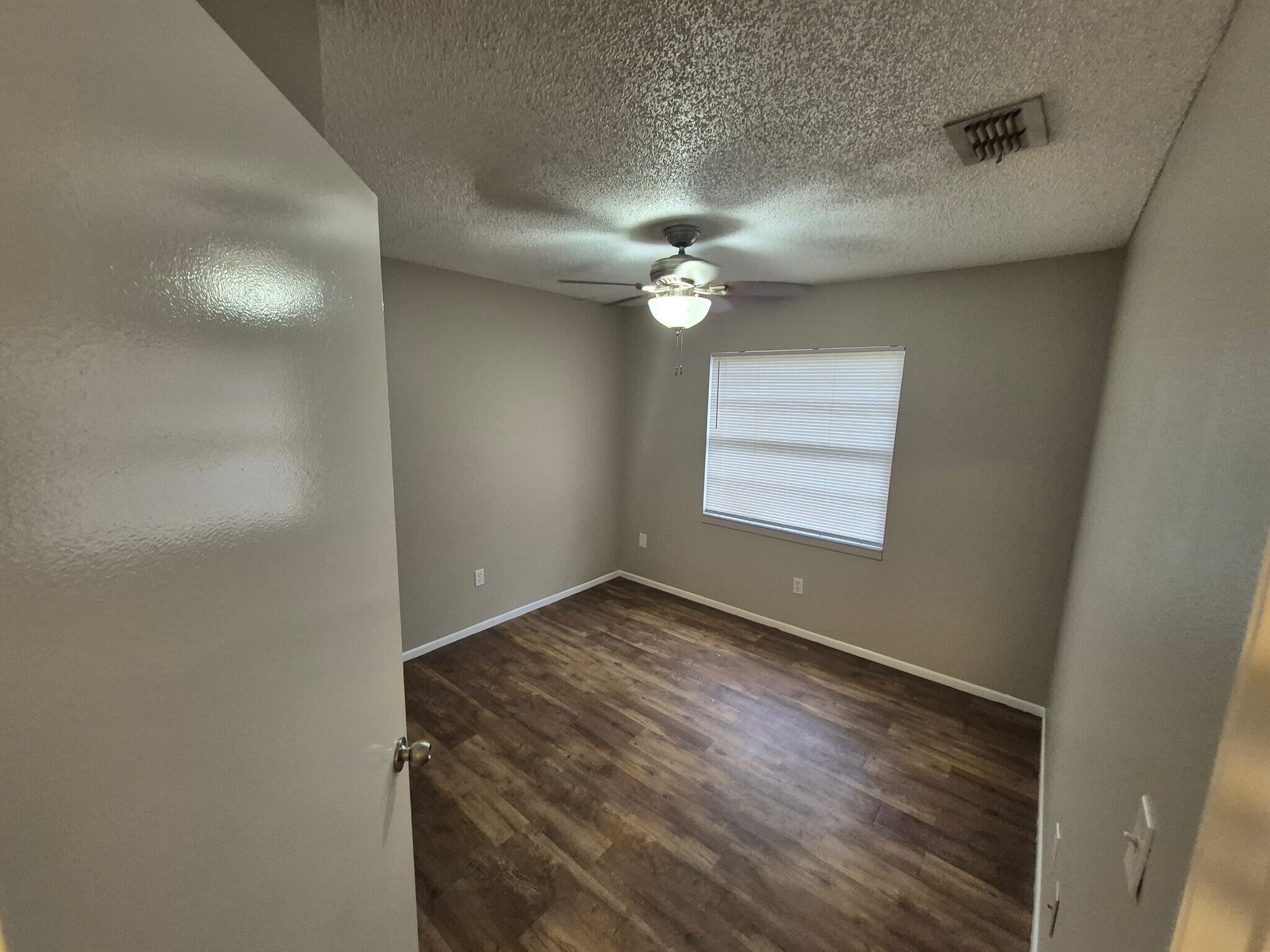 Building Photo - 1305 Markham Ave