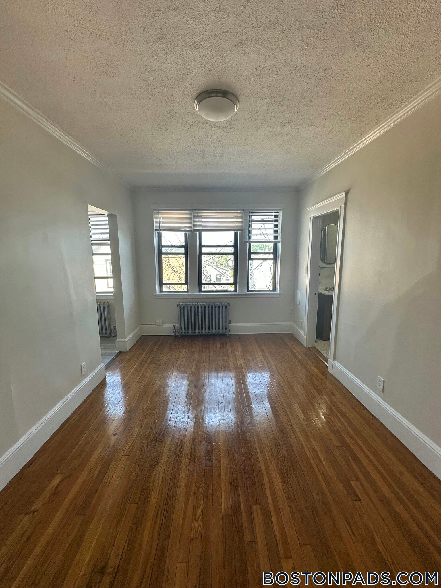 Building Photo - 53 Fellsway W