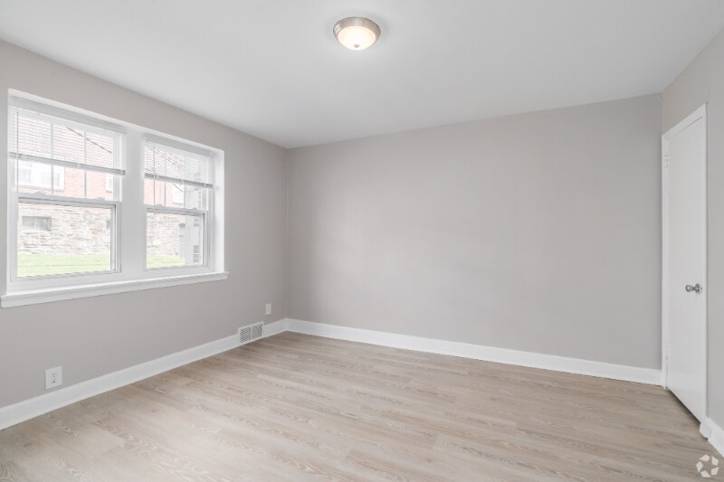 Building Photo - 4991 Parkside Ave N