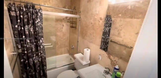 Building Photo - 1856 NE 46th St