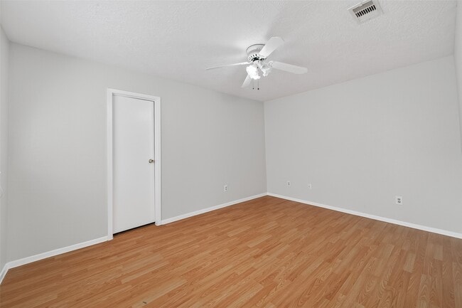 Building Photo - 5205 Beaverbrook Dr