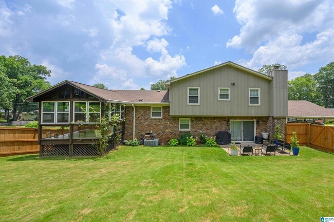 Building Photo - 2344 Queensview Rd
