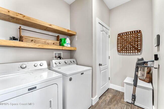 Building Photo - 5724 Trieda Dr