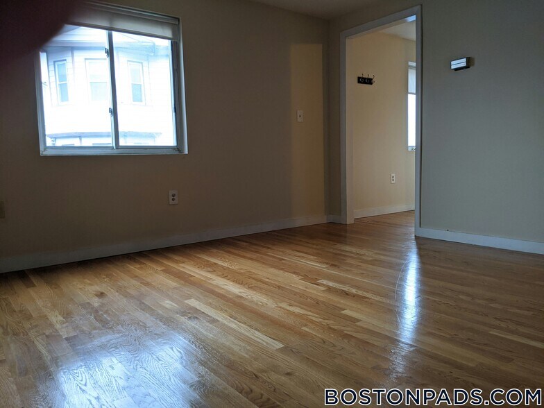 Building Photo - 385 Dorchester St