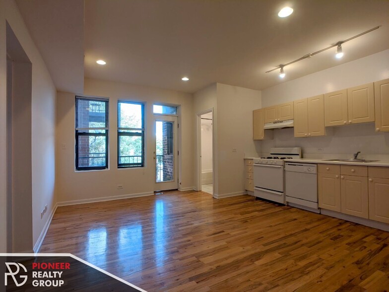 Primary Photo - 912 W Dakin St