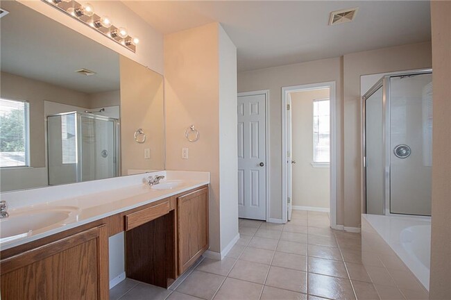 Building Photo - 9215 Pioneer Forest Dr