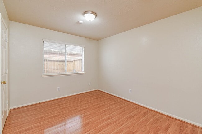 Building Photo - 13735 Branford Greens Dr