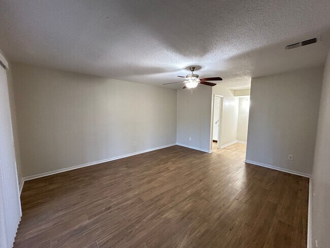 Building Photo - 2611 Antilles Dr