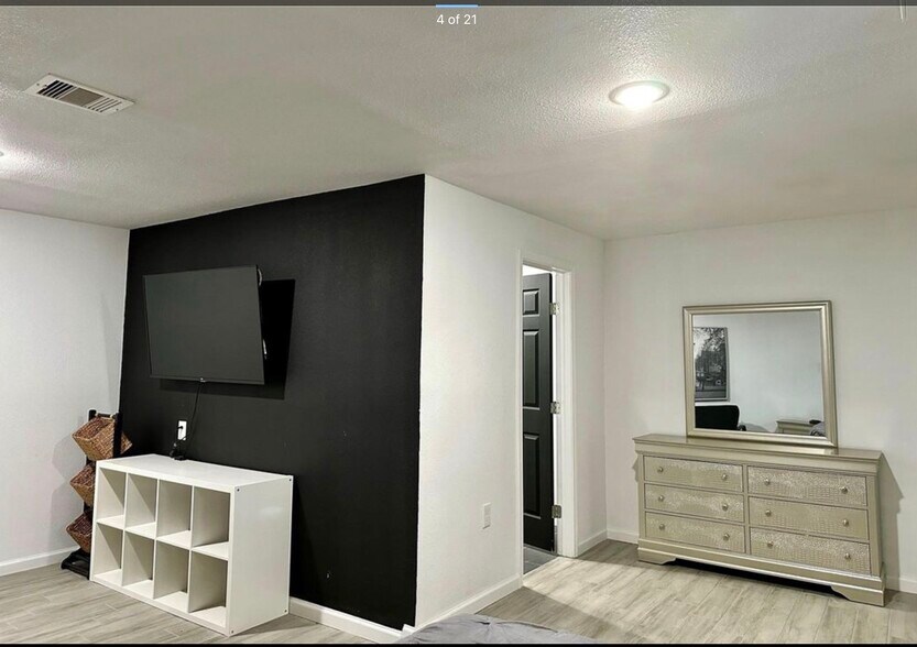 Building Photo - 4802 Elser St