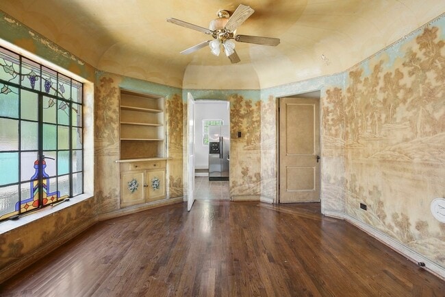 Building Photo - 6025 Lewis St