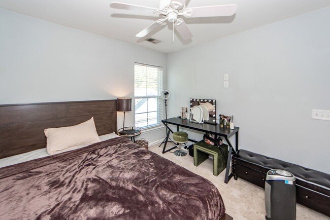 Building Photo - 3 Bedroom 2.5 Bath Single Family Home in W...