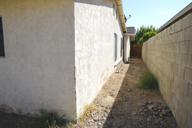 Building Photo - 52601 Avenida Navarro