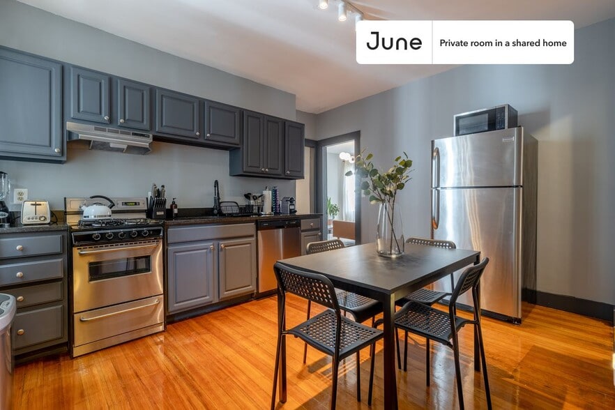 Building Photo - Room in Shared 3 bed/1 bath home in Savin Hill