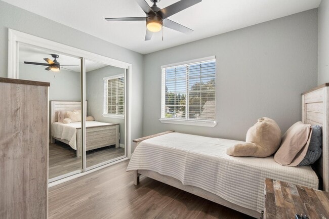 Building Photo - 9049 Laguna Springs Way