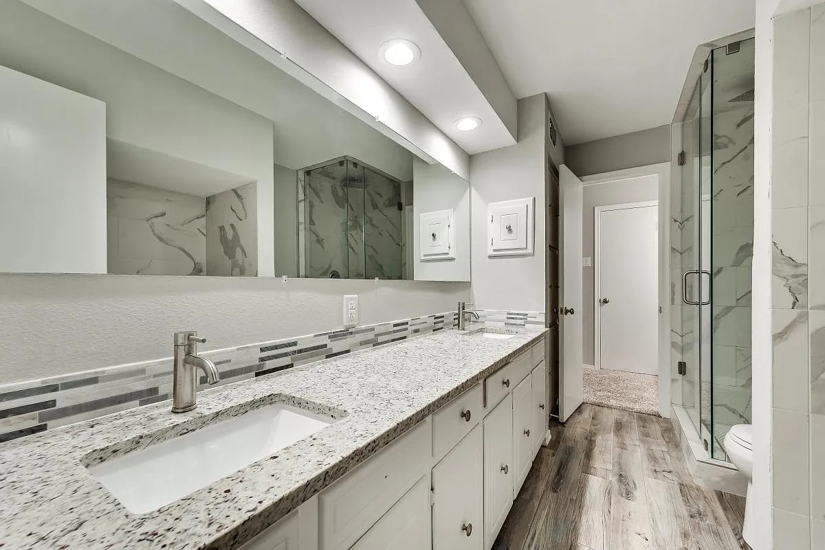 Building Photo - 5806 Everglade Rd