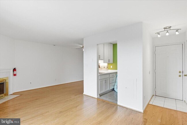 Building Photo - 3217 Wisconsin Ave NW