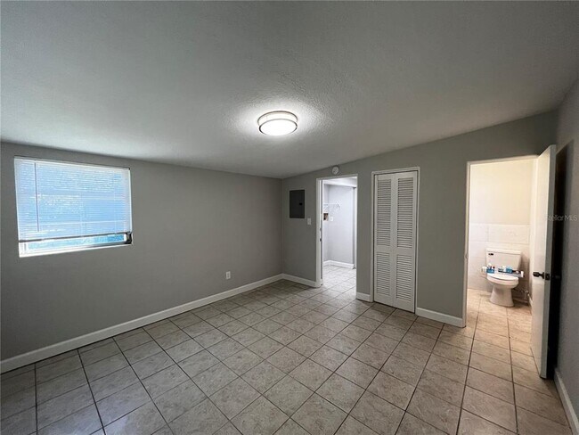 Building Photo - 1931 Carrigan Ave