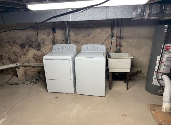 Building Photo - 1809 W Thompson St