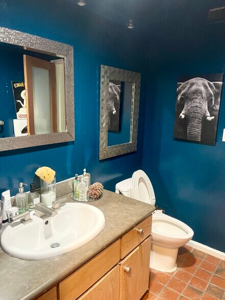 Building Photo - 2366 Nichols Canyon Rd