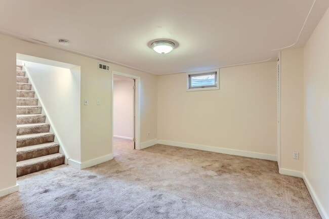 Building Photo - Beautiful Bungalow in Great Englewood Loca...