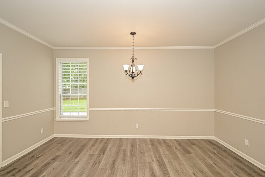 Building Photo - 1102 Burlington Ct