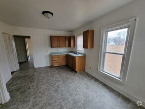Building Photo - 924 W Lapham Blvd