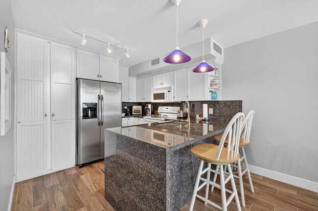 Building Photo - 2355 NE Ocean Blvd