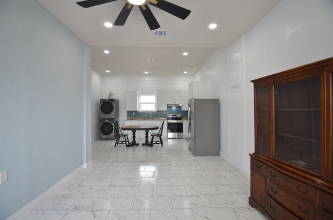 Building Photo - 2002 County Rd 55