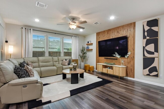 Building Photo - 210 Zuma Dr