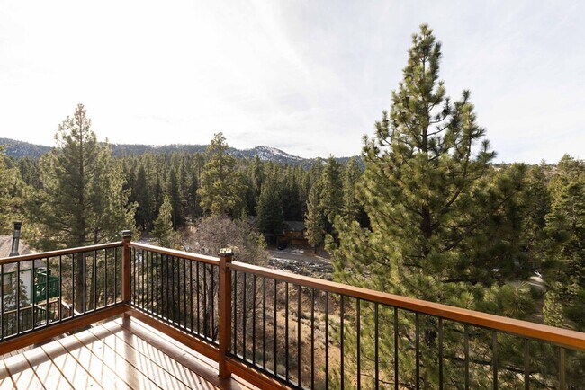 Building Photo - Stunning 4-Bedroom Home with Amazing Views, EV Charger & Solar in Big Bear!