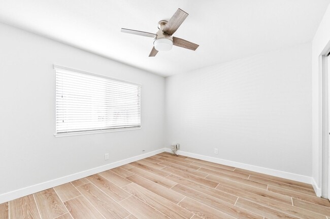 Building Photo - 402 13th St
