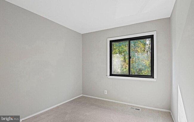 Building Photo - 2691 Glengyle Dr