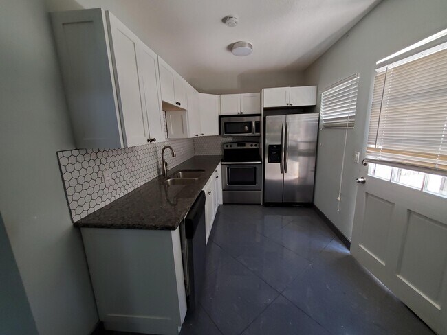 Building Photo - 301 Central Dr