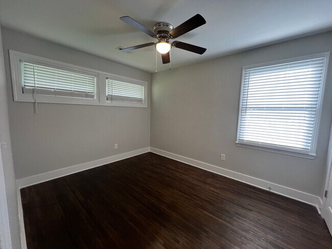 Building Photo - Renovated Brick Ranch in NW Charlotte