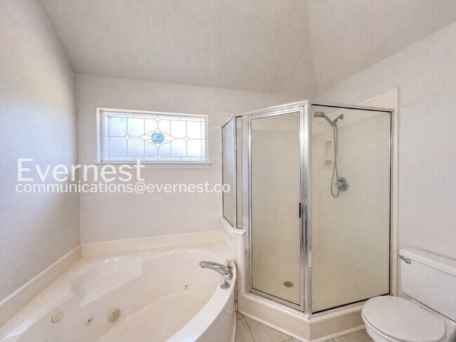Building Photo - 3 Bed/2 Bath Home with Fenced Yard & Garage / Vouchers Accepted / Available Now!