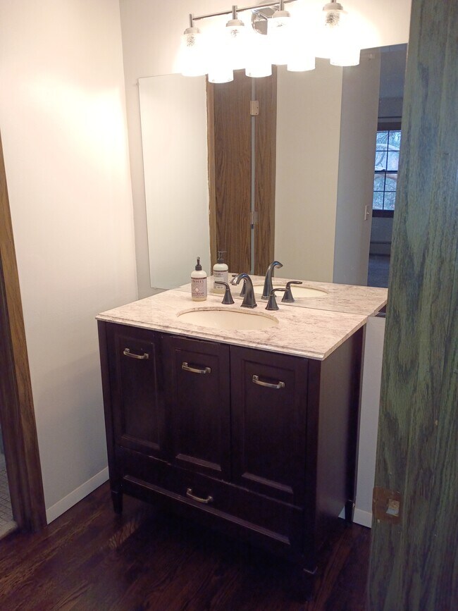 Building Photo - 806 Old Settlers Trail