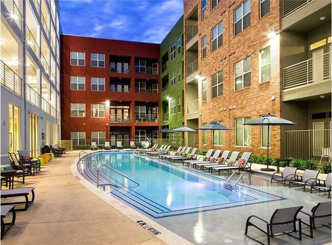 Primary Photo - 1902 1/2 Simond Ave