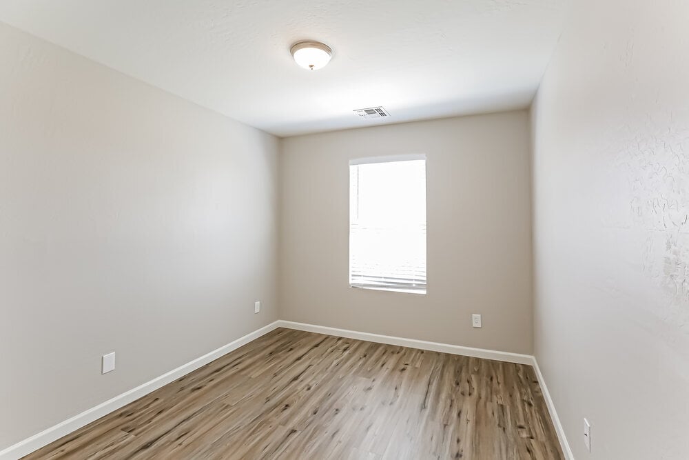 Building Photo - 9032 W Preston Ln