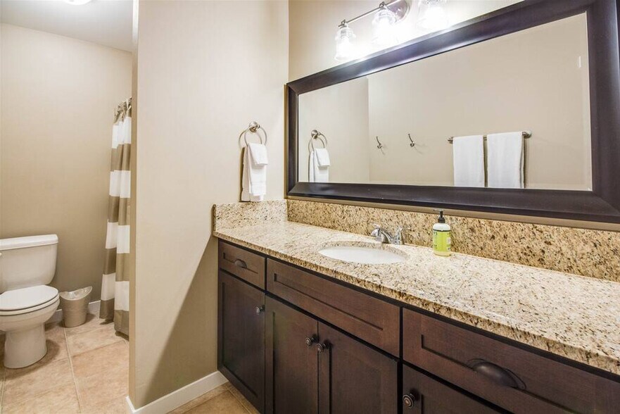 Building Photo - 525 SE Gleneden Place