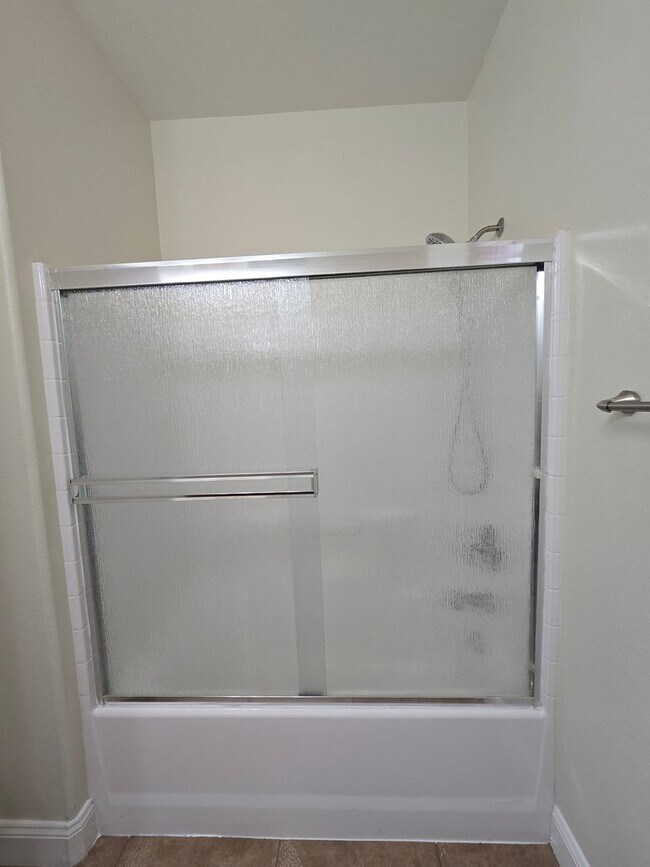 Building Photo - A Beautiful Single Story Townhouse! 3 Bed,...