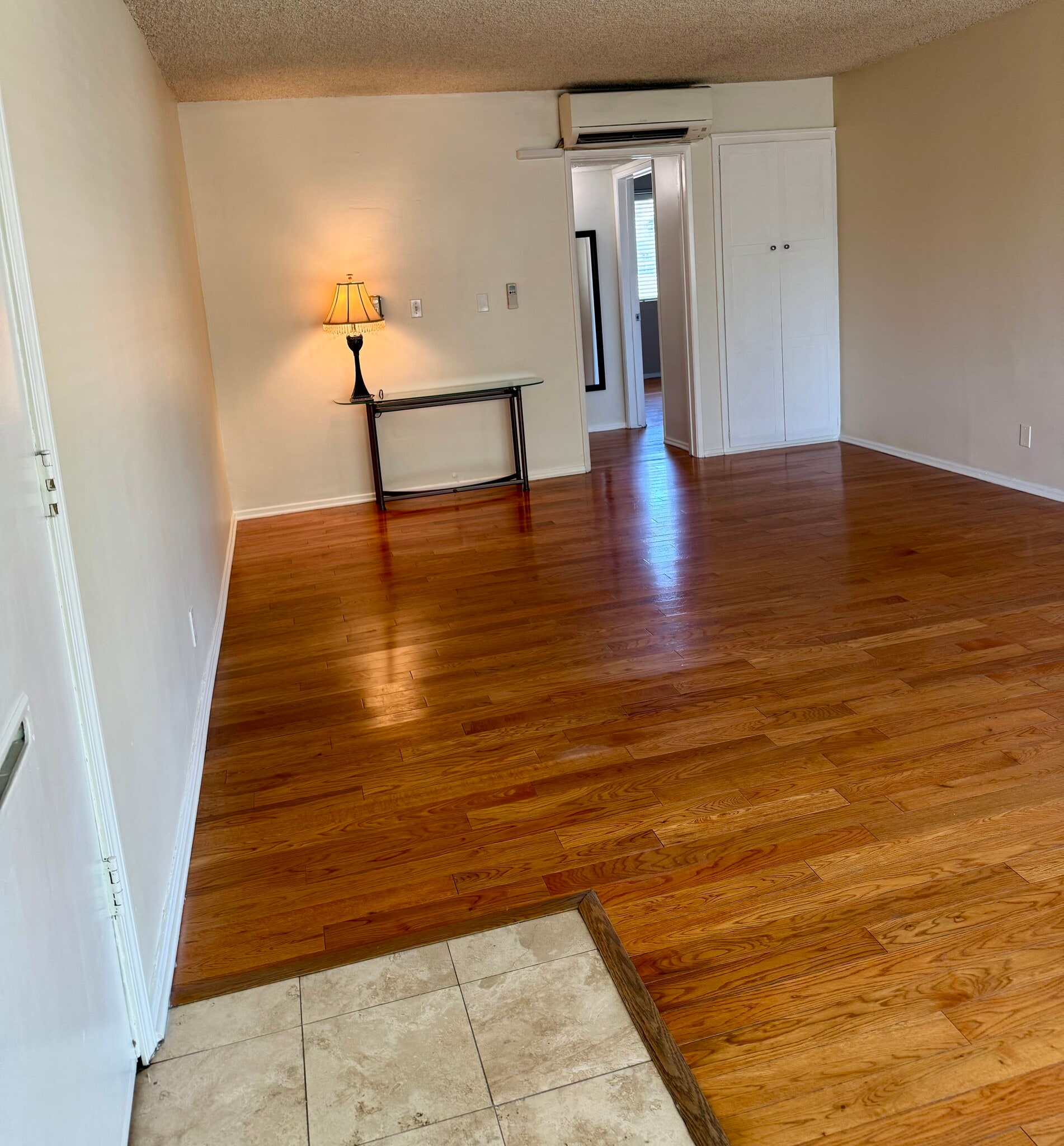 Livingroom View toward Hallway - 1115 Cordova St