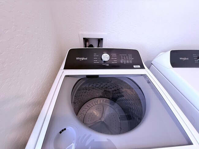 Building Photo - 6461 W Austin Wy