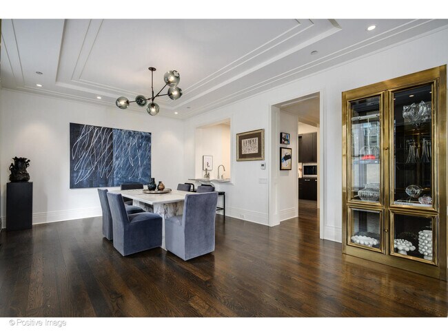 Building Photo - 159 E Walton Pl